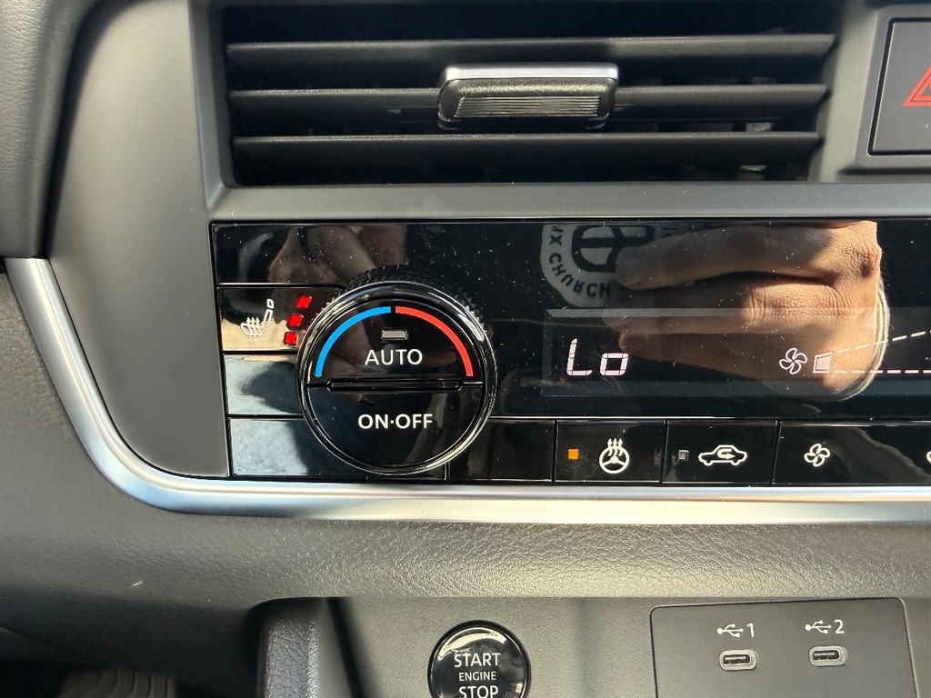 Nissan Rogue Vehicle Full-screen Gallery Image 07