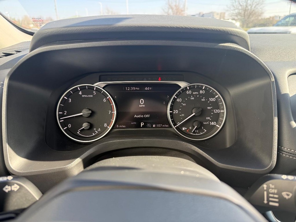 Nissan Rogue Vehicle Full-screen Gallery Image 08