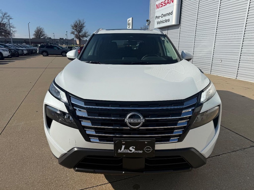 Nissan Rogue Vehicle Full-screen Gallery Image 23