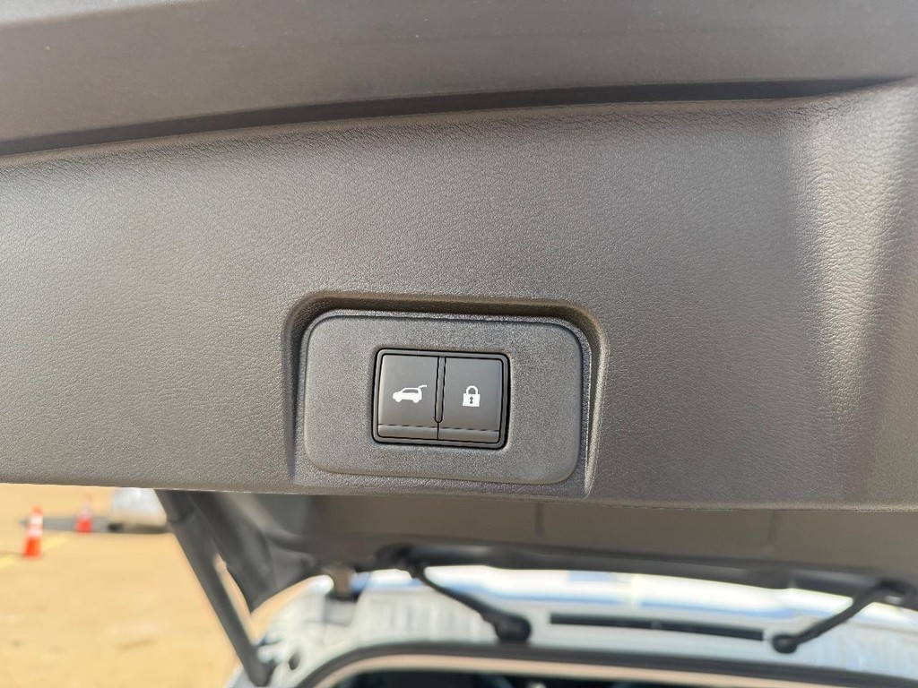 Nissan Rogue Vehicle Full-screen Gallery Image 24