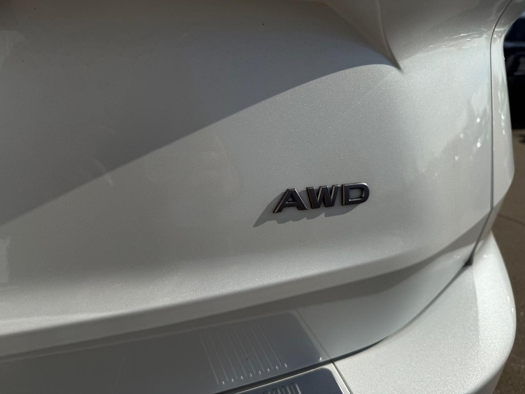 Nissan Rogue Vehicle Full-screen Gallery Image 26