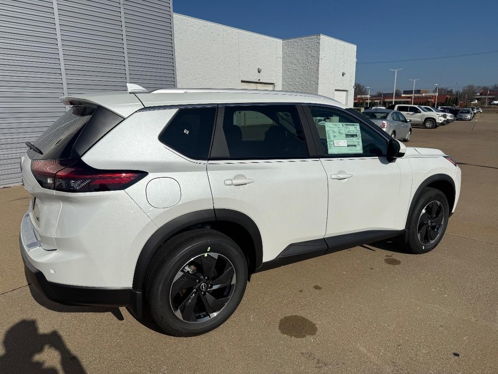 Nissan Rogue Vehicle Full-screen Gallery Image 29