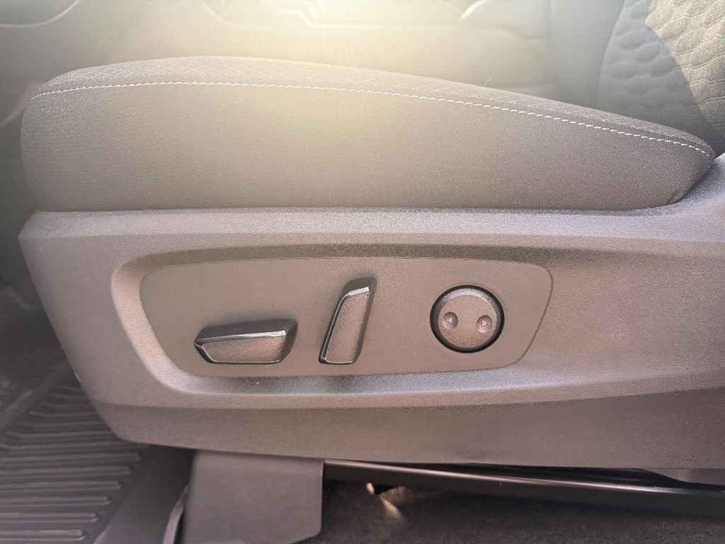 Nissan Pathfinder Vehicle Full-screen Gallery Image 04