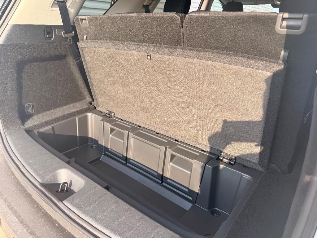 Nissan Pathfinder Vehicle Full-screen Gallery Image 07