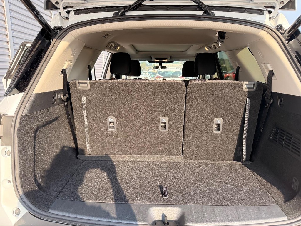 Nissan Pathfinder Vehicle Full-screen Gallery Image 08