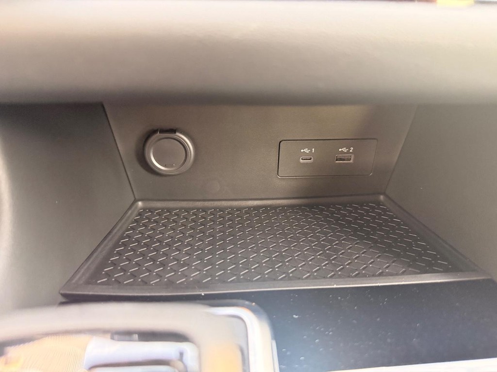 Nissan Pathfinder Vehicle Full-screen Gallery Image 11