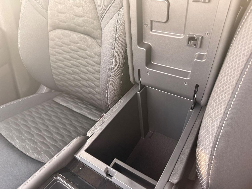 Nissan Pathfinder Vehicle Full-screen Gallery Image 12