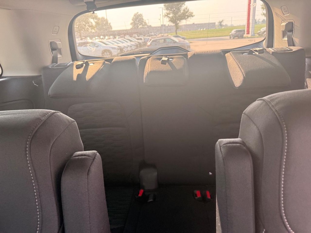 Nissan Pathfinder Vehicle Full-screen Gallery Image 21