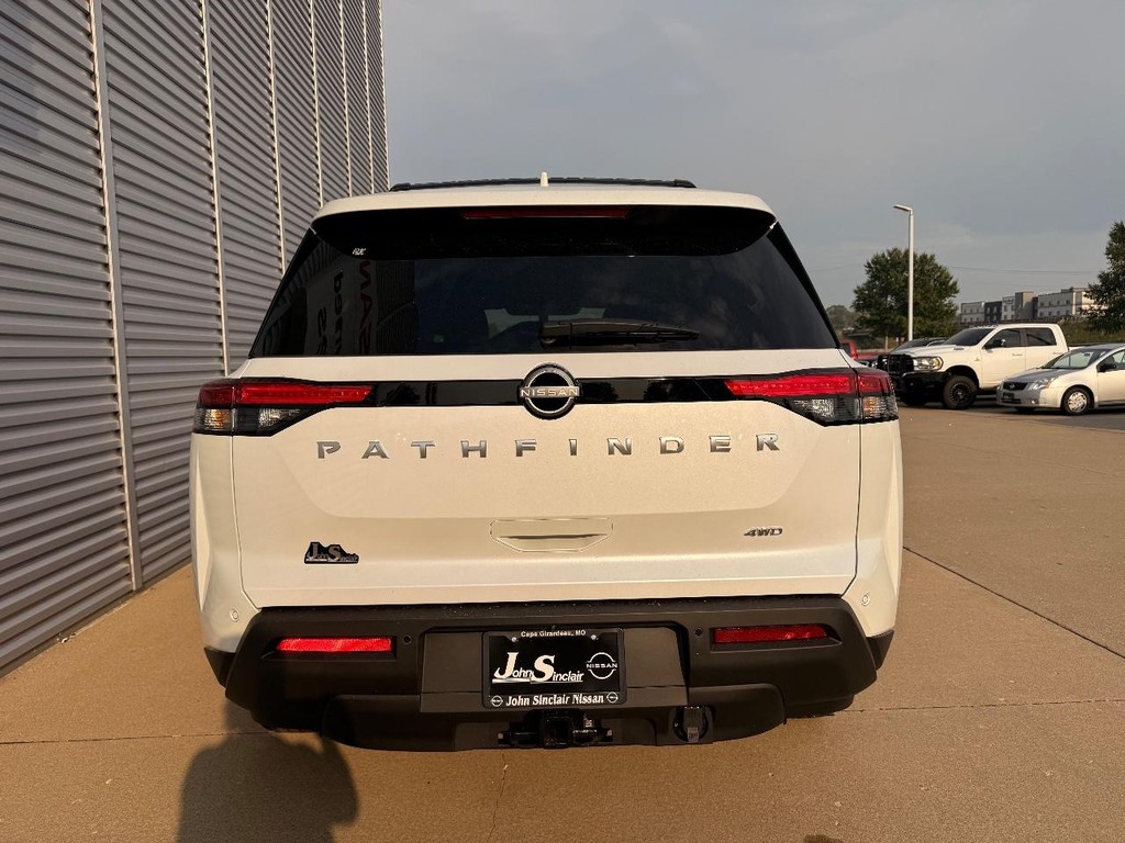 Nissan Pathfinder Vehicle Full-screen Gallery Image 25