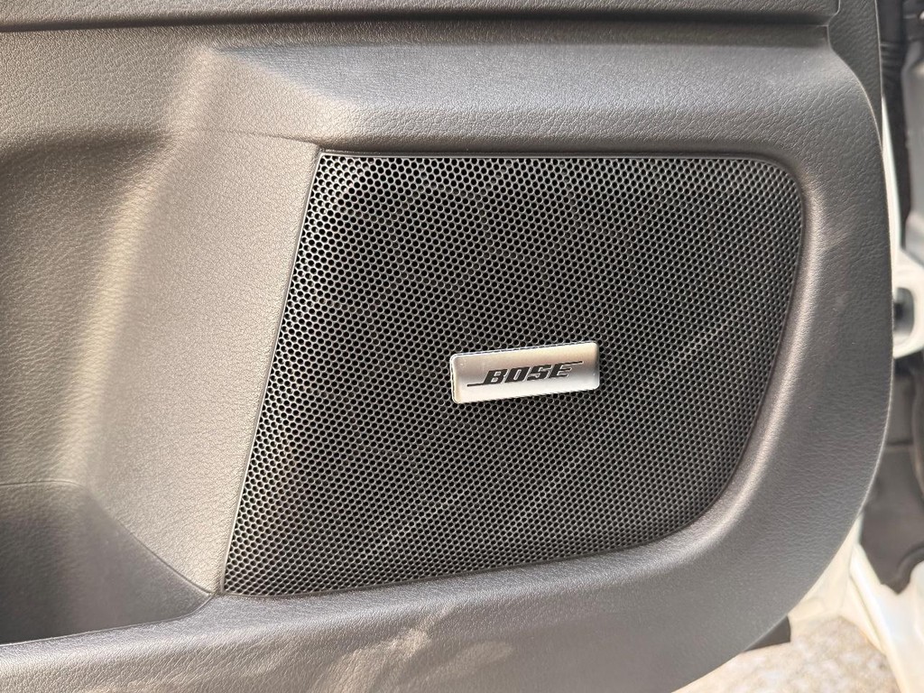 Nissan Sentra Vehicle Full-screen Gallery Image 08