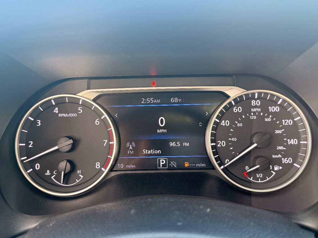 Nissan Sentra Vehicle Full-screen Gallery Image 11