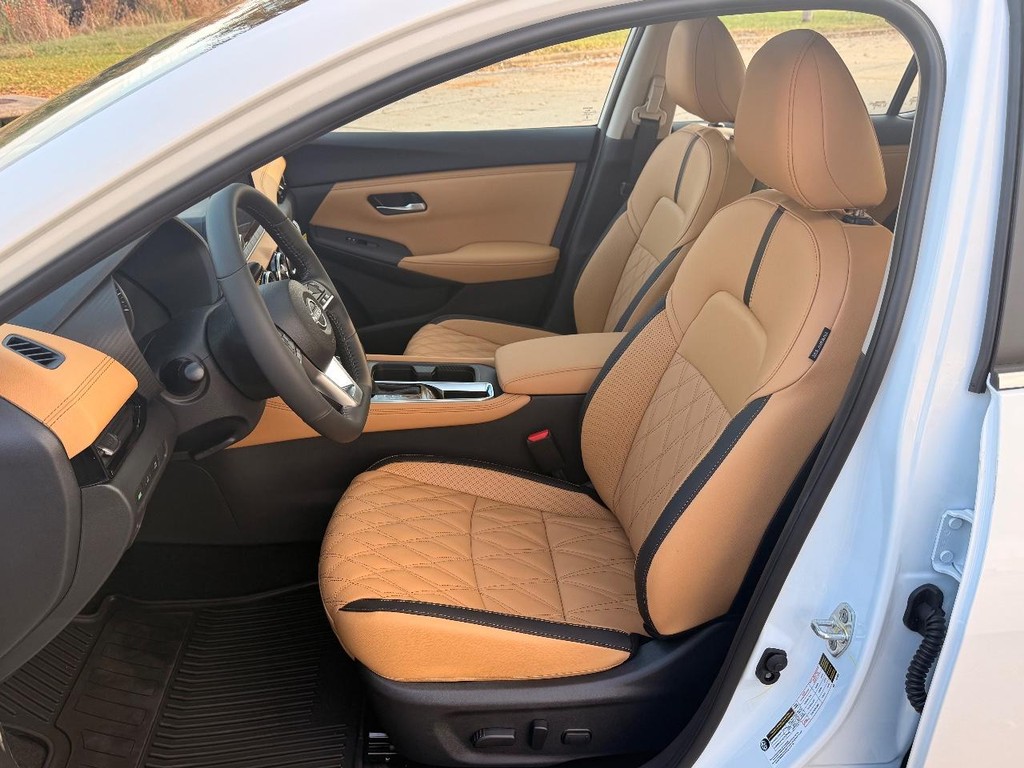 Nissan Sentra Vehicle Full-screen Gallery Image 13