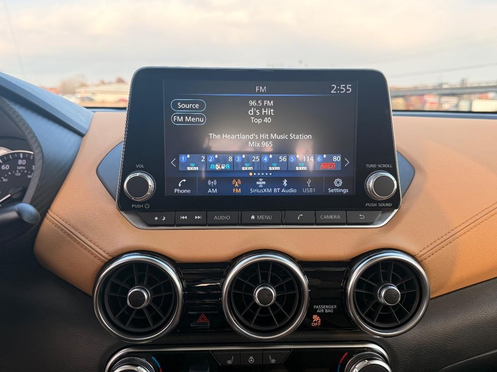 Nissan Sentra Vehicle Full-screen Gallery Image 16