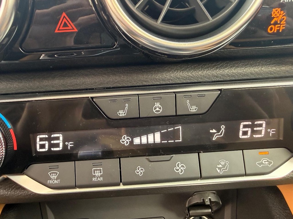 Nissan Sentra Vehicle Full-screen Gallery Image 19