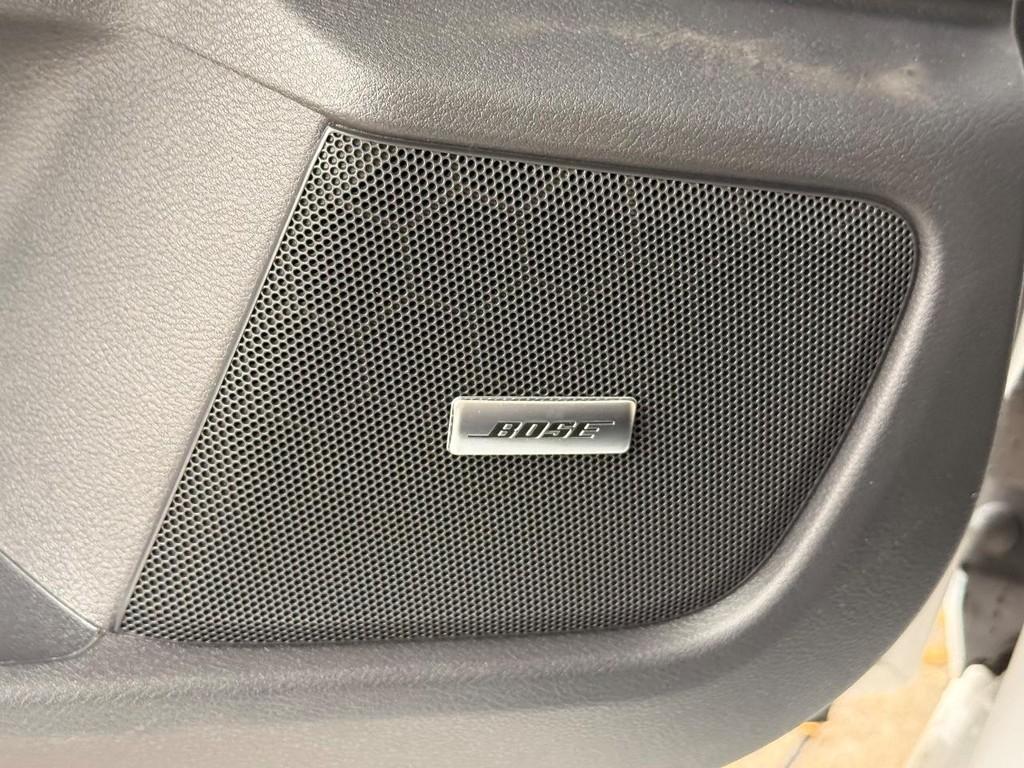 Nissan Sentra Vehicle Full-screen Gallery Image 03