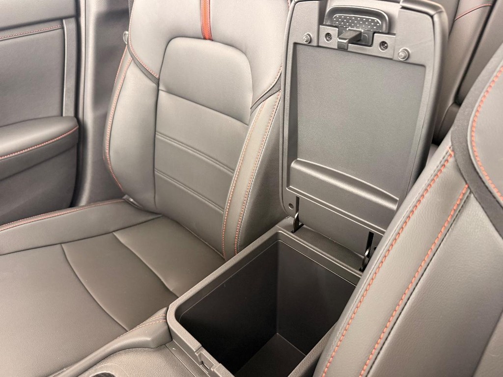 Nissan Sentra Vehicle Full-screen Gallery Image 07