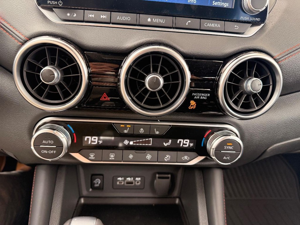 Nissan Sentra Vehicle Full-screen Gallery Image 10