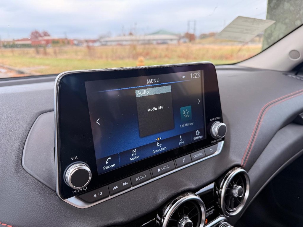 Nissan Sentra Vehicle Full-screen Gallery Image 11