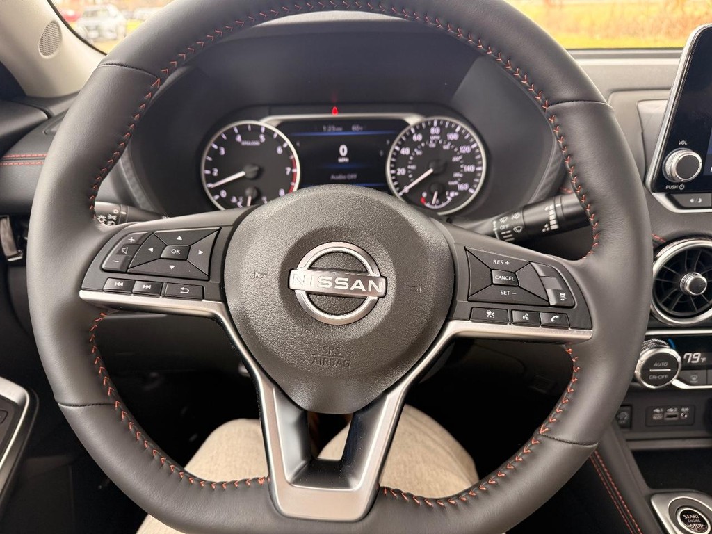 Nissan Sentra Vehicle Full-screen Gallery Image 13