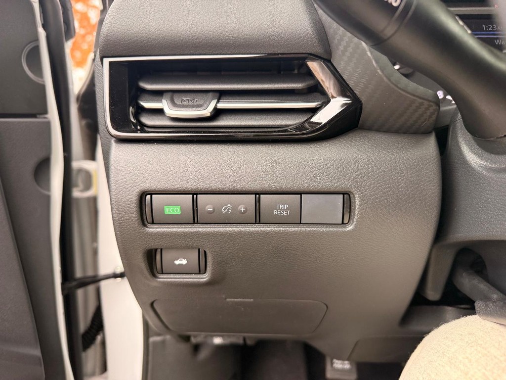 Nissan Sentra Vehicle Full-screen Gallery Image 14