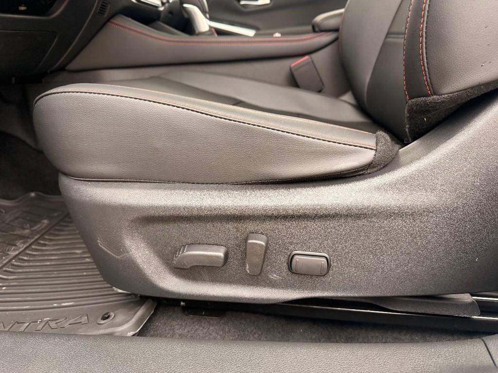 Nissan Sentra Vehicle Full-screen Gallery Image 16