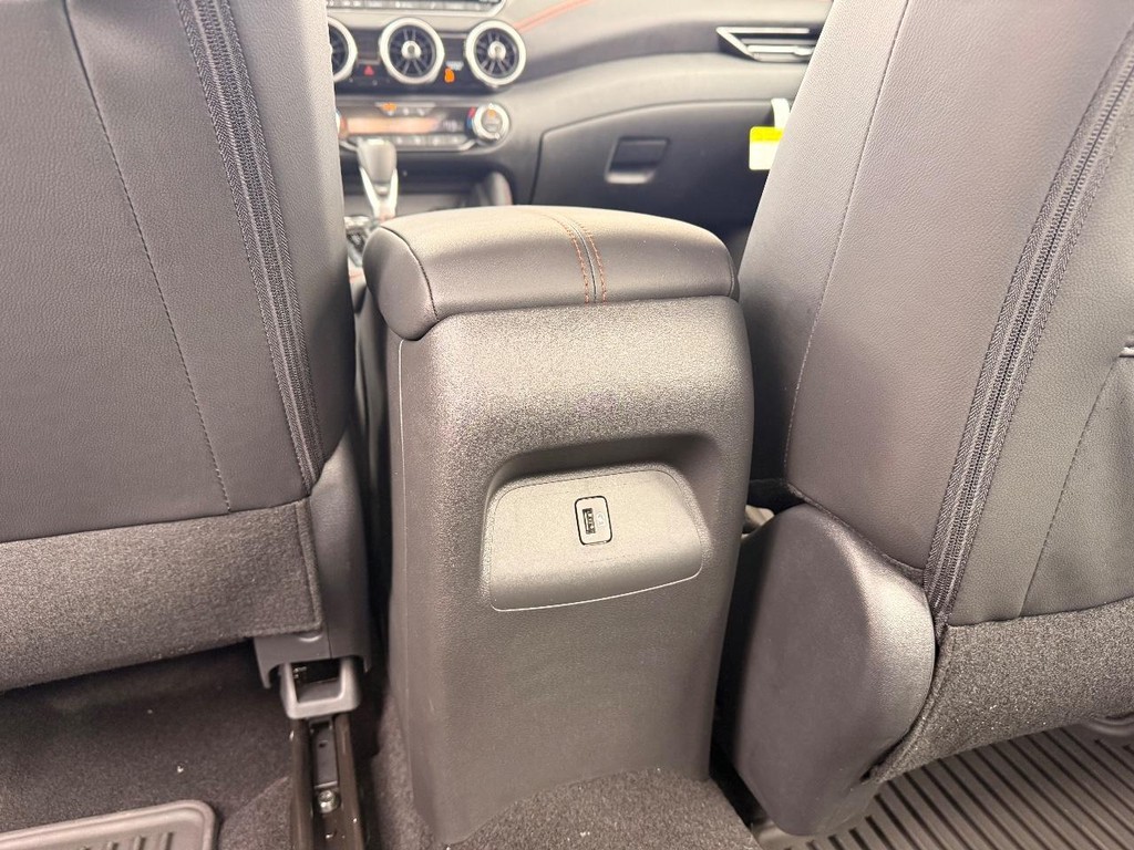 Nissan Sentra Vehicle Full-screen Gallery Image 20