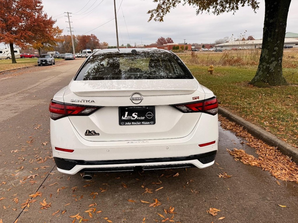 Nissan Sentra Vehicle Full-screen Gallery Image 24