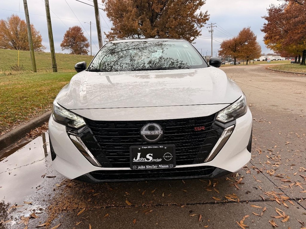 Nissan Sentra Vehicle Full-screen Gallery Image 26