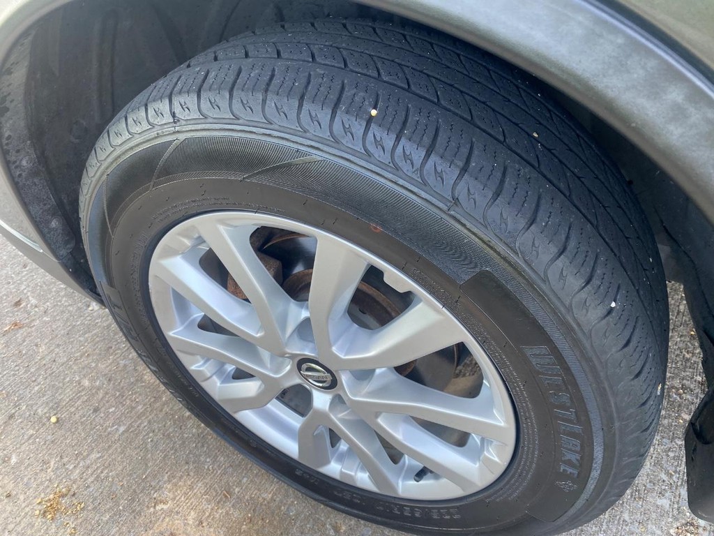 Ford Escape Vehicle Full-screen Gallery Image 03