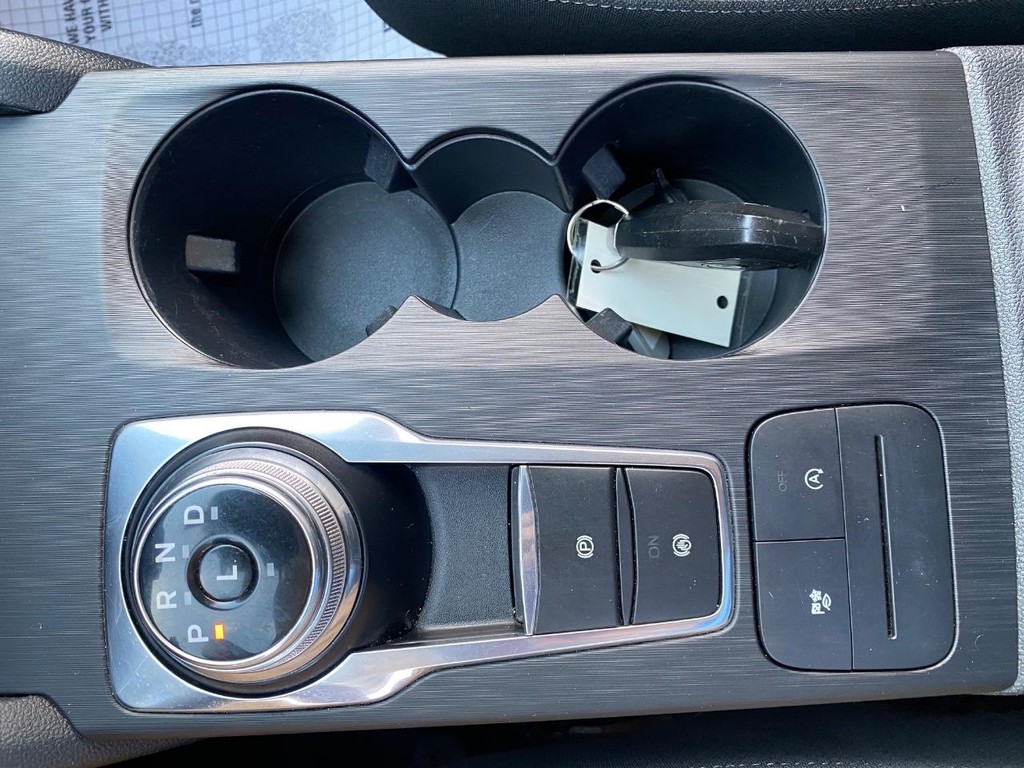 Ford Escape Vehicle Full-screen Gallery Image 04