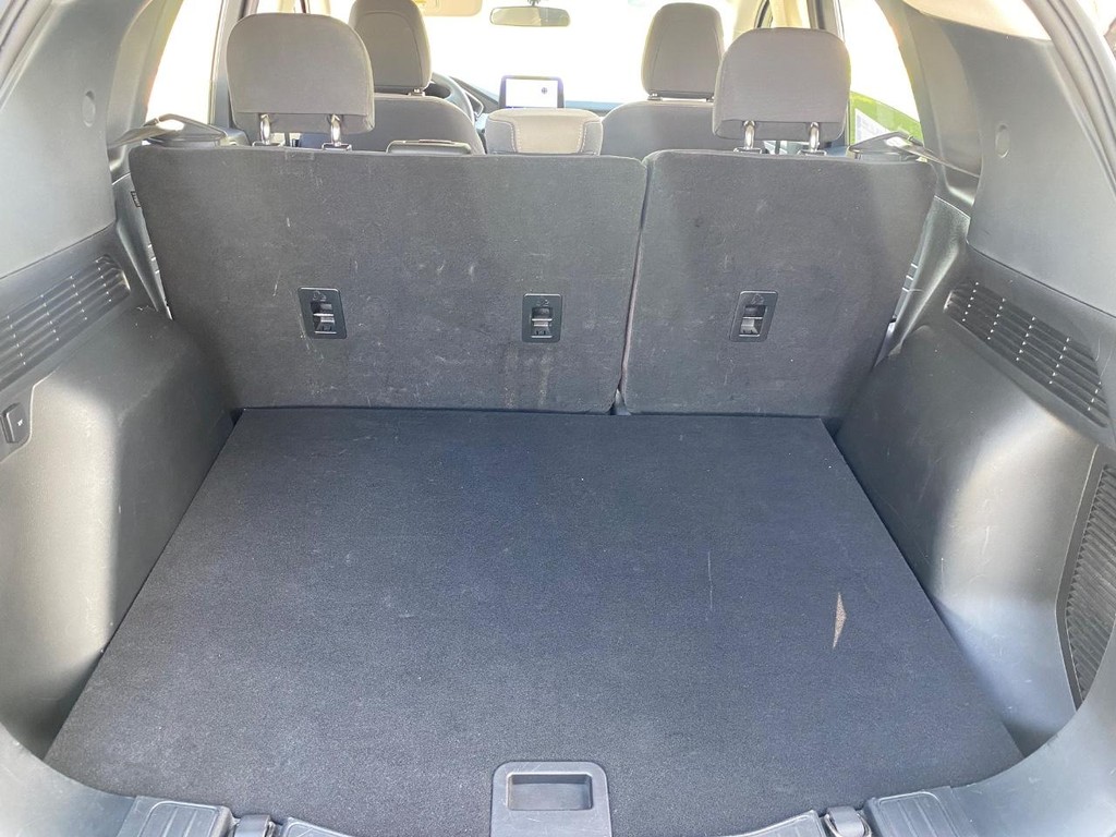 Ford Escape Vehicle Full-screen Gallery Image 11