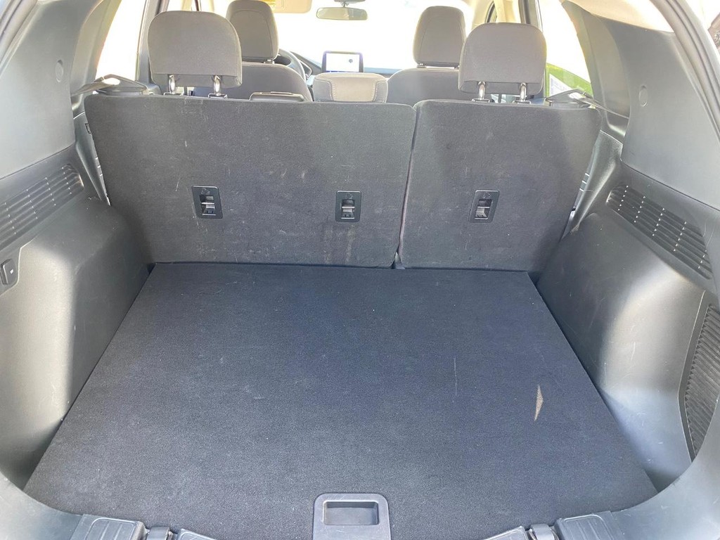 Ford Escape Vehicle Full-screen Gallery Image 12