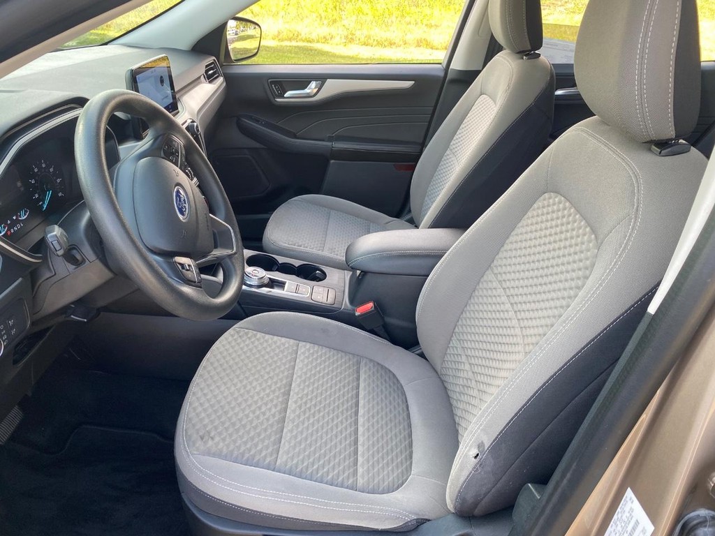 Ford Escape Vehicle Full-screen Gallery Image 13