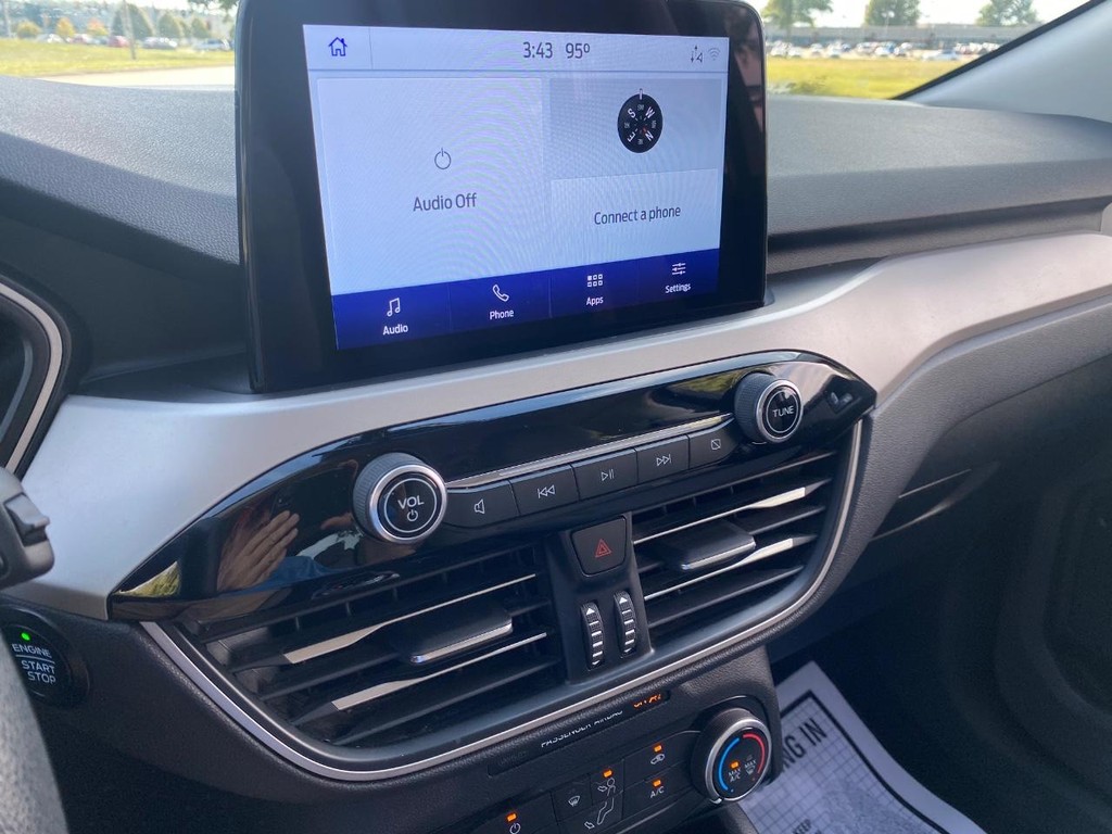 Ford Escape Vehicle Full-screen Gallery Image 15