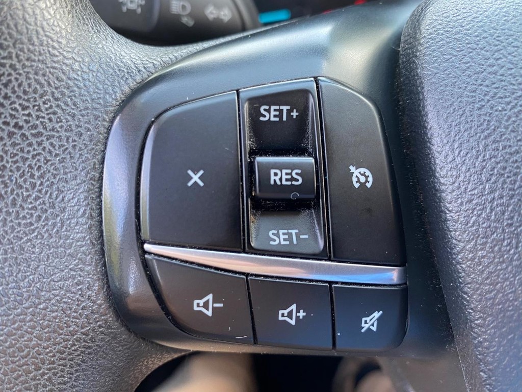 Ford Escape Vehicle Full-screen Gallery Image 17