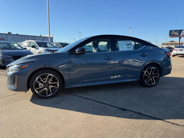 Nissan Sentra Vehicle Full-screen Gallery Image 02