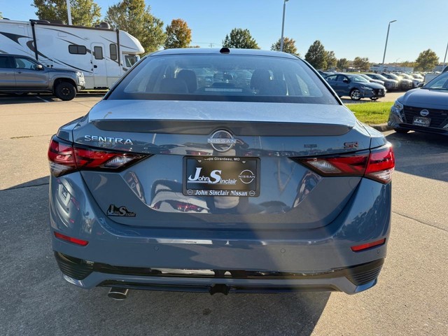 Nissan Sentra Vehicle Full-screen Gallery Image 03