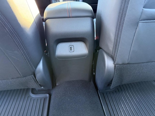 Nissan Sentra Vehicle Full-screen Gallery Image 07