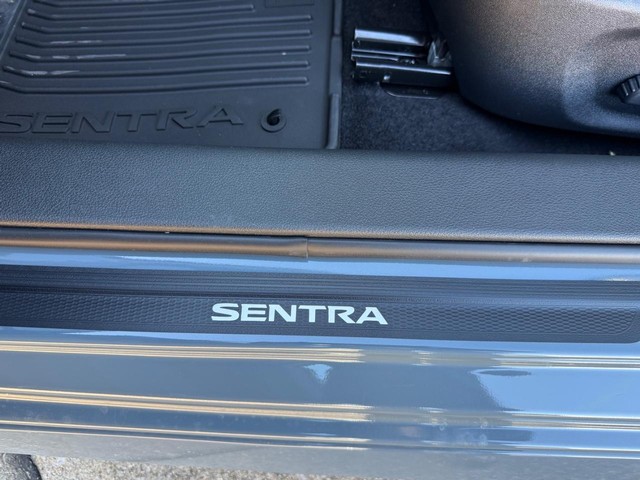 Nissan Sentra Vehicle Full-screen Gallery Image 10