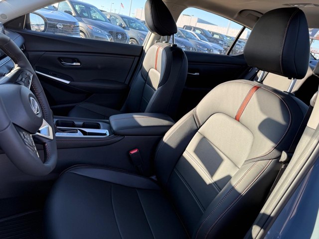 Nissan Sentra Vehicle Full-screen Gallery Image 12