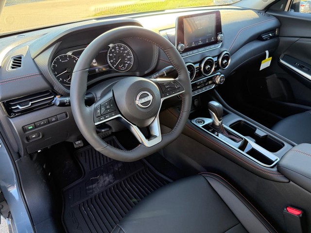 Nissan Sentra Vehicle Full-screen Gallery Image 13