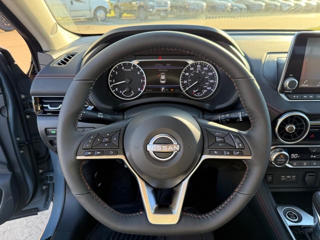 Nissan Sentra Vehicle Full-screen Gallery Image 14