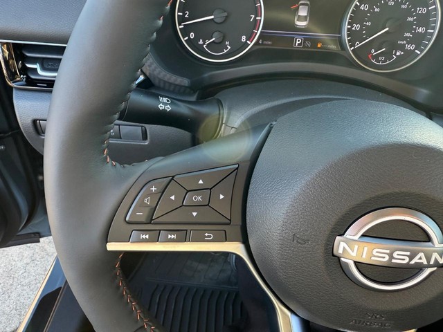 Nissan Sentra Vehicle Full-screen Gallery Image 15