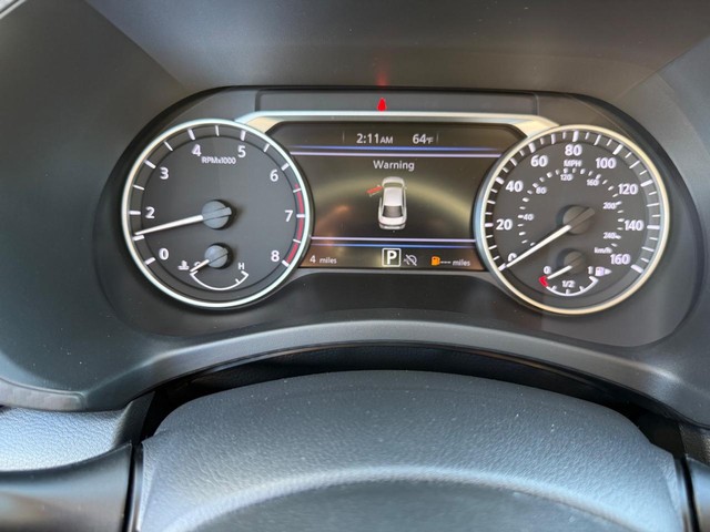 Nissan Sentra Vehicle Full-screen Gallery Image 17