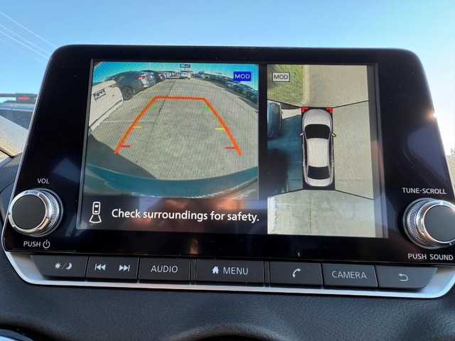 Nissan Sentra Vehicle Full-screen Gallery Image 19