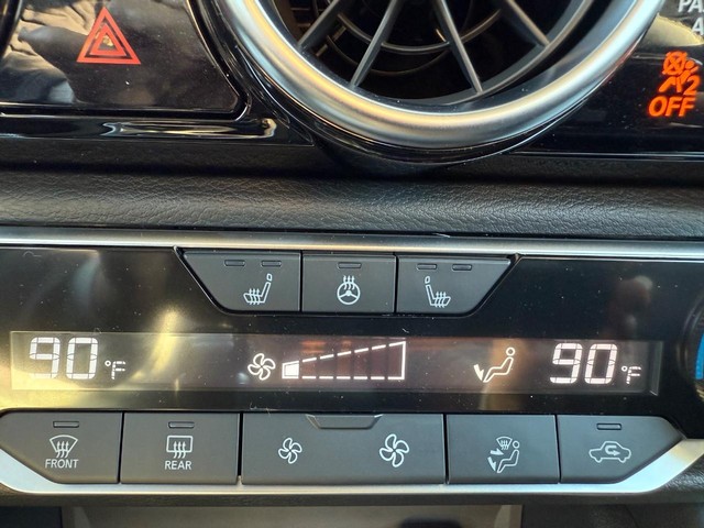 Nissan Sentra Vehicle Full-screen Gallery Image 21