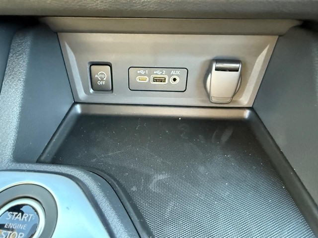 Nissan Sentra Vehicle Full-screen Gallery Image 22