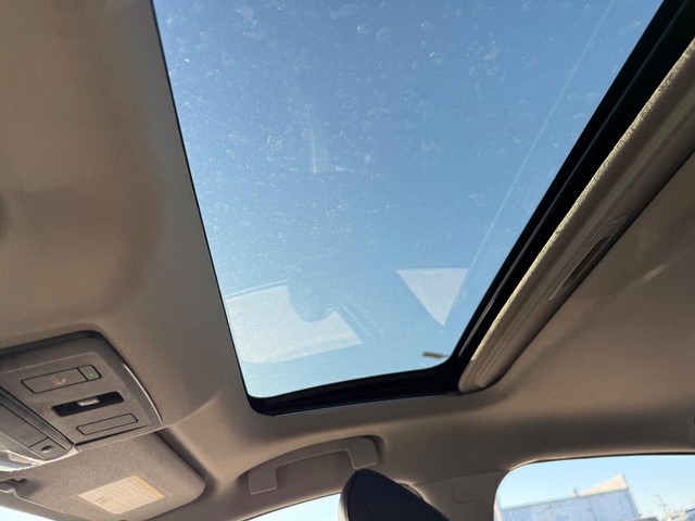 Nissan Sentra Vehicle Full-screen Gallery Image 23