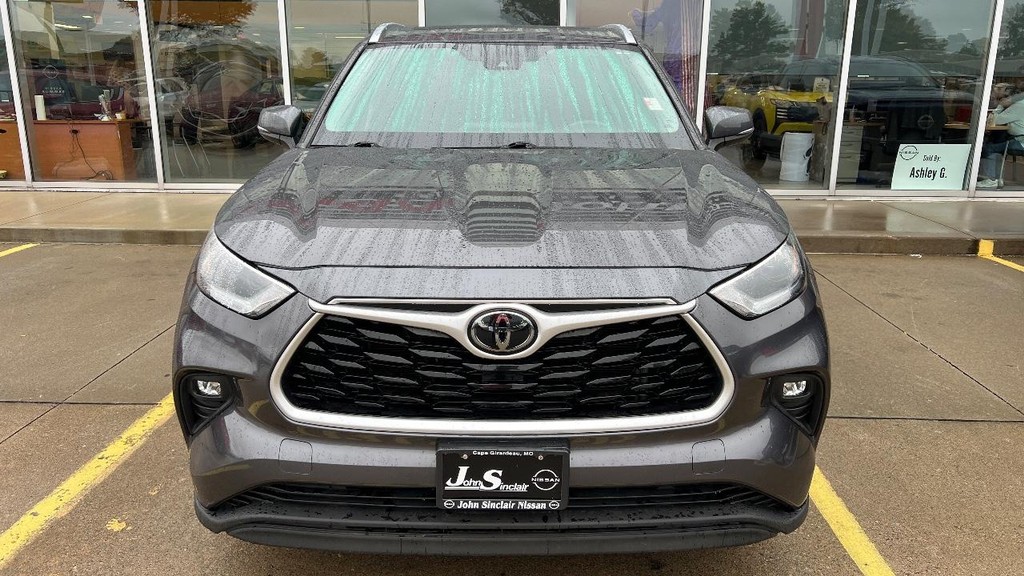 Toyota Highlander Vehicle Full-screen Gallery Image 03