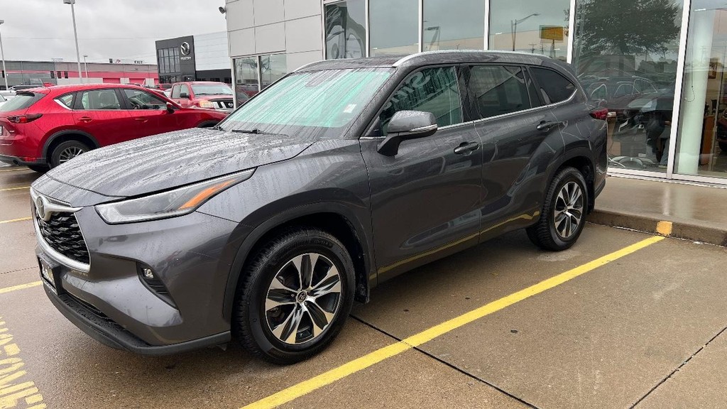 Toyota Highlander Vehicle Full-screen Gallery Image 04